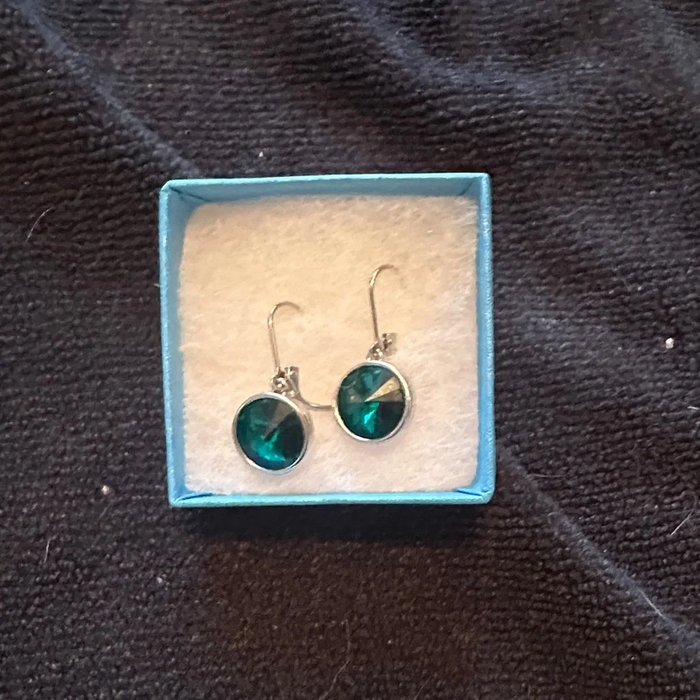 Touchstone crystal earrings. Emerald green - Picture 1 of 2